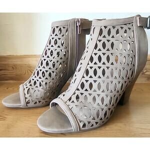 JUSTFAB Size 8 US Caged Cutie Heeled Sandal Open Toe Beige